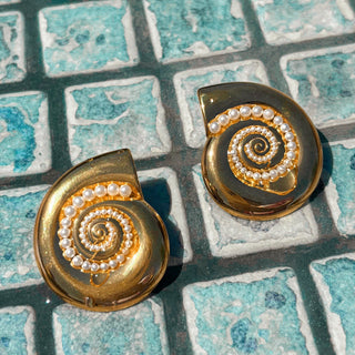 Marin Seashell Stud Earrings