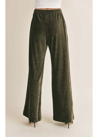 Sadie & Sage- Lorelai Pleated Velvet Pants